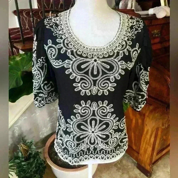 Solitaire crochet top black and white Exc condition. Loose elastic sleeve size M - Picture 4 of 15
